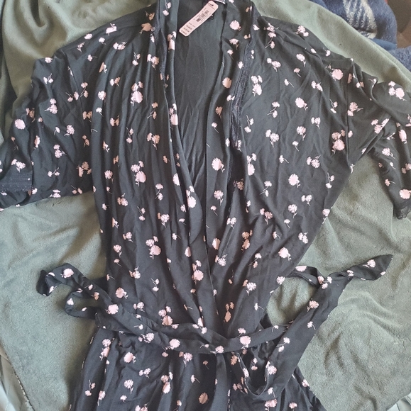 Victoria's Secret Robe - Picture 3 of 3